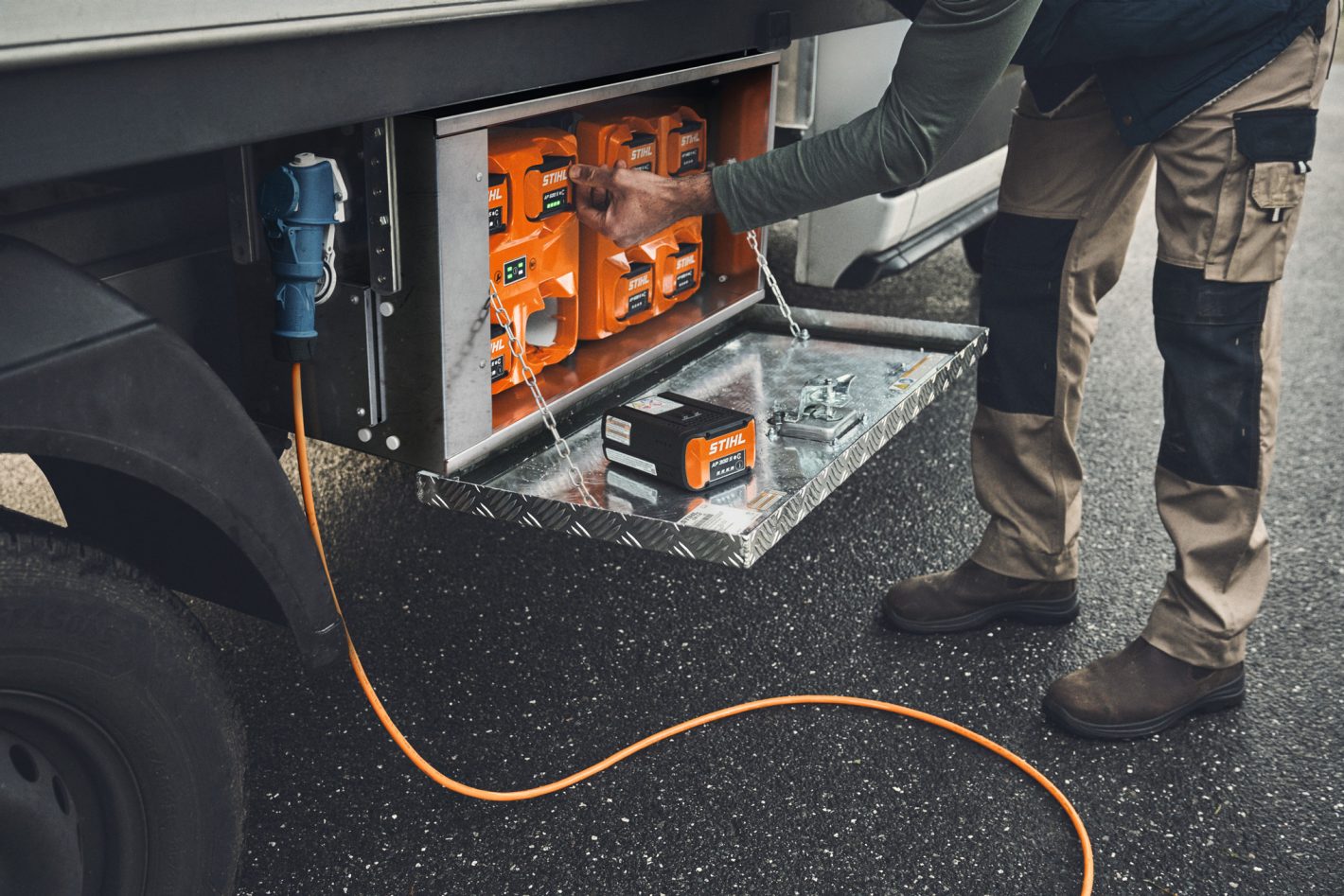 STIHL CB 1 nabíjecí box - Obrázek 6